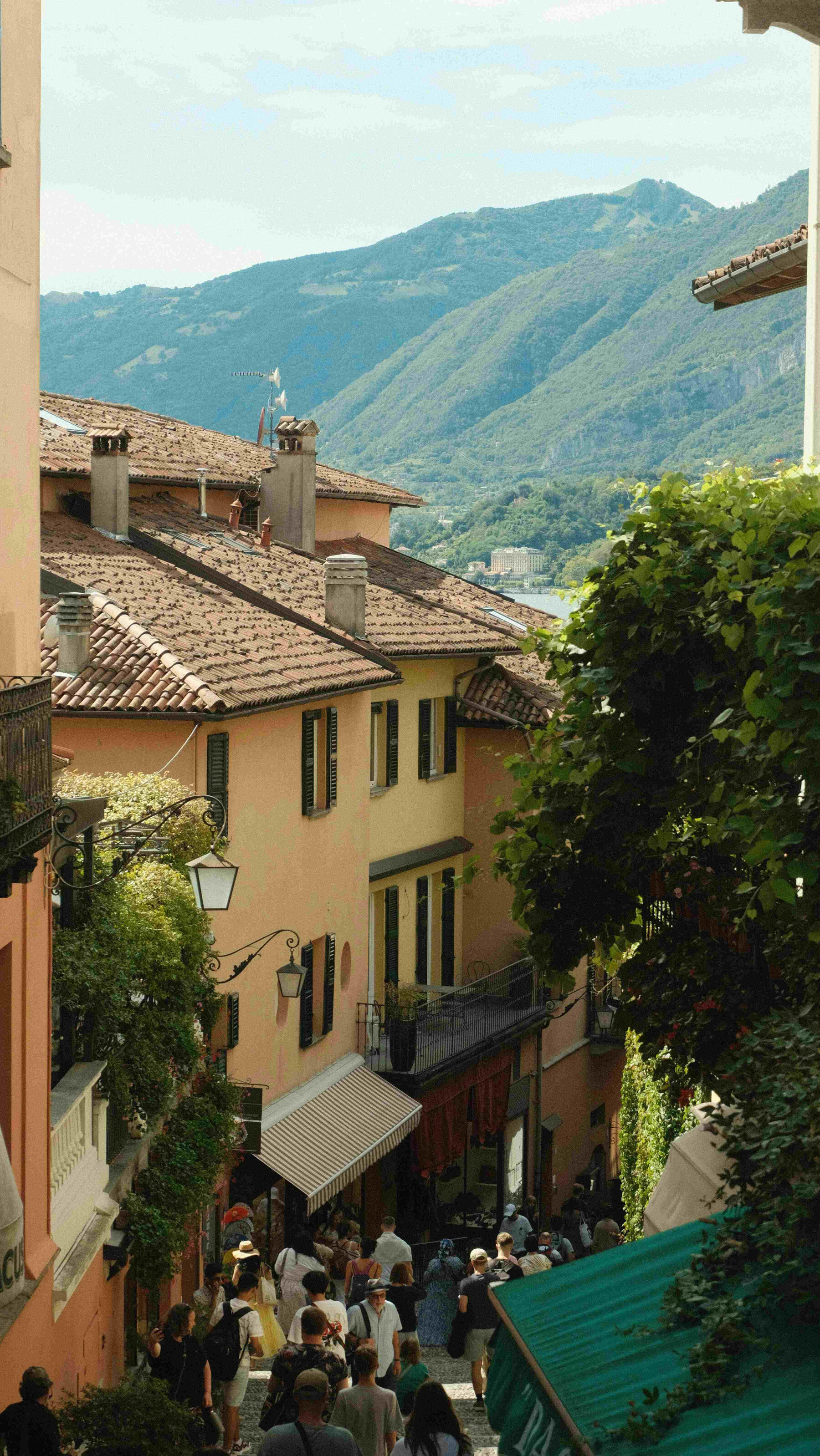 Facilitating communication among notary, seller and buyer with our translation and interpretation services during the purchase a house in Tuscany.