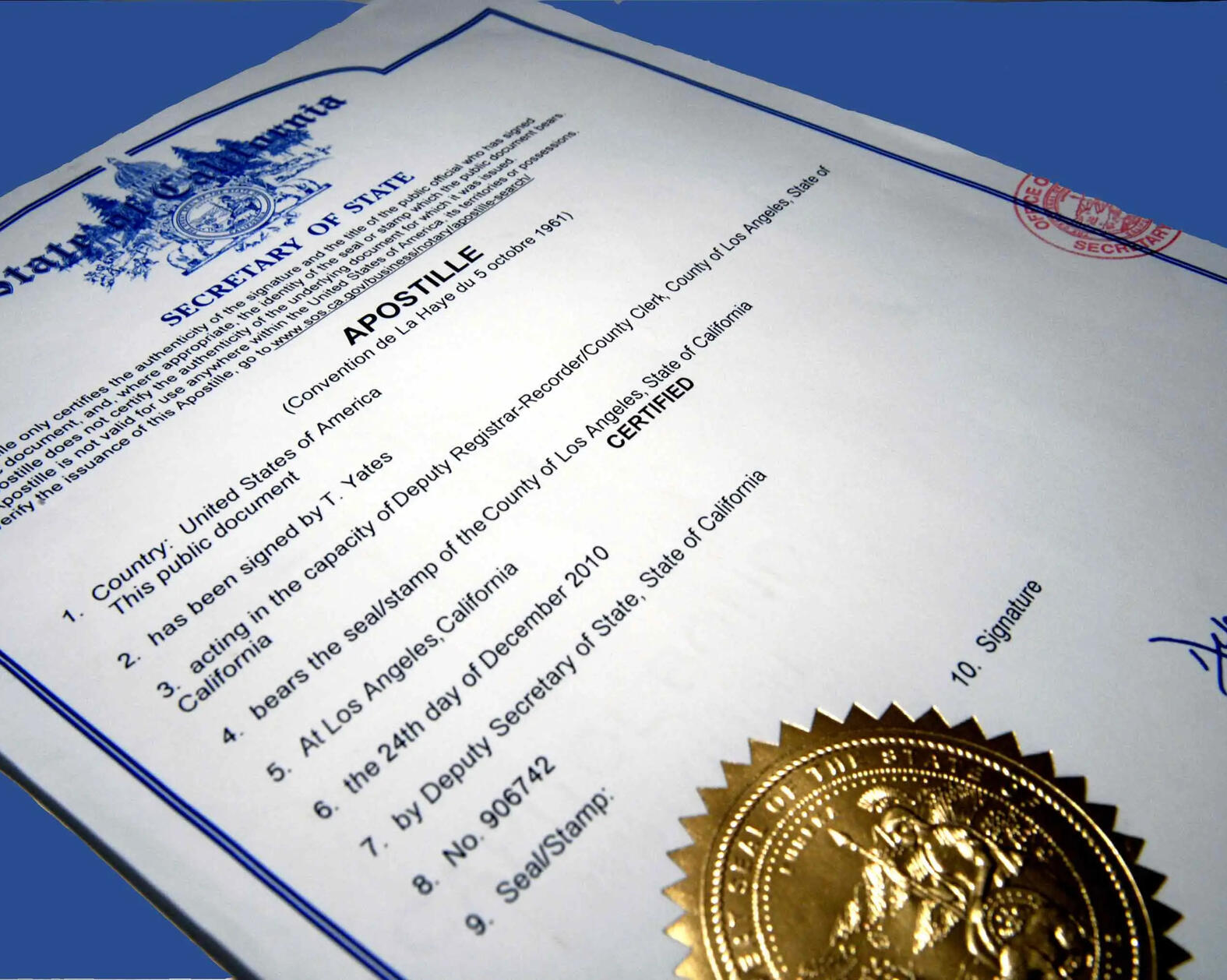 Facilitating communication among notary, seller and buyer with our translation and interpretation services during the purchase a house in Tuscany.